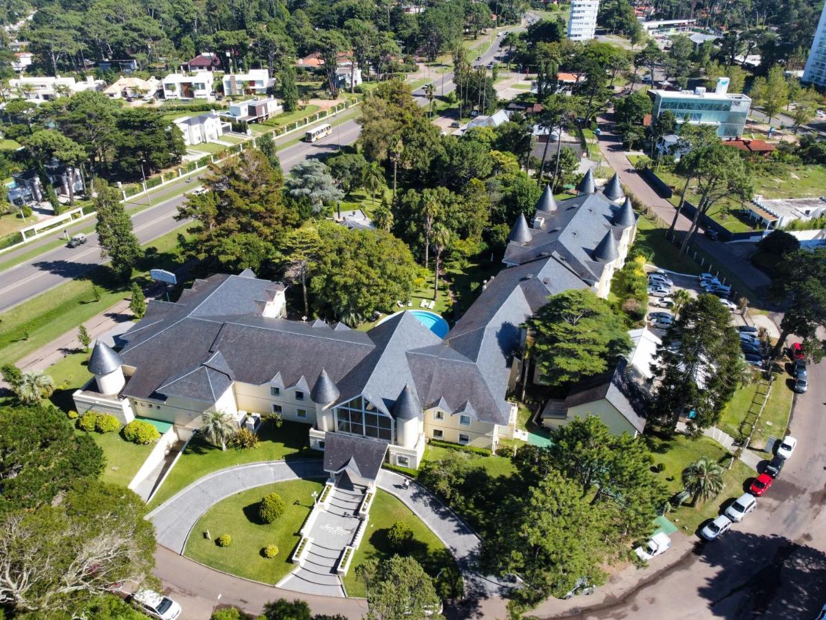 Parque Hotel Jean Clevers Punta del Este Buitenkant foto Aerial view of the hotel