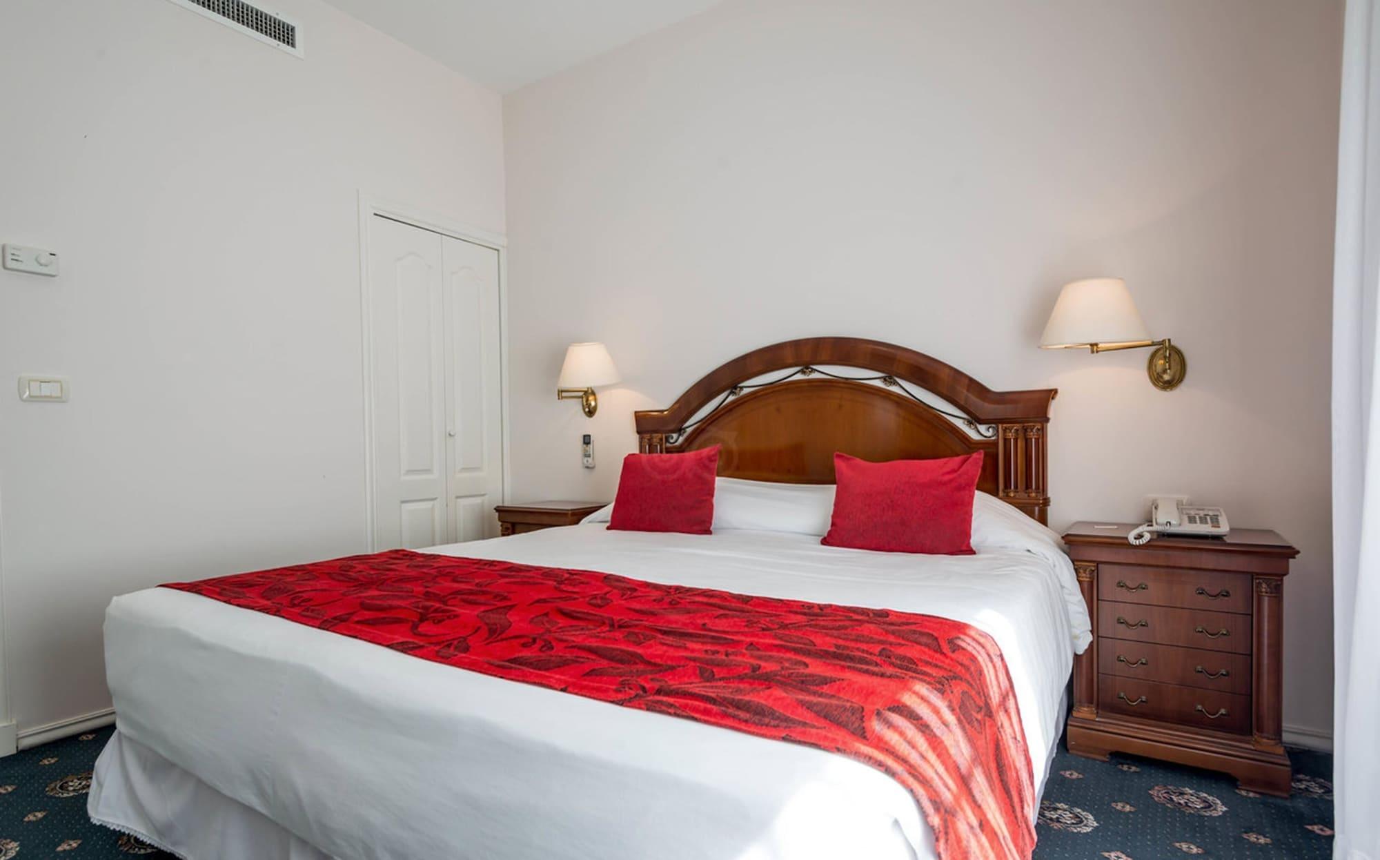 Parque Hotel Jean Clevers Punta del Este Buitenkant foto A guest room at the hotel