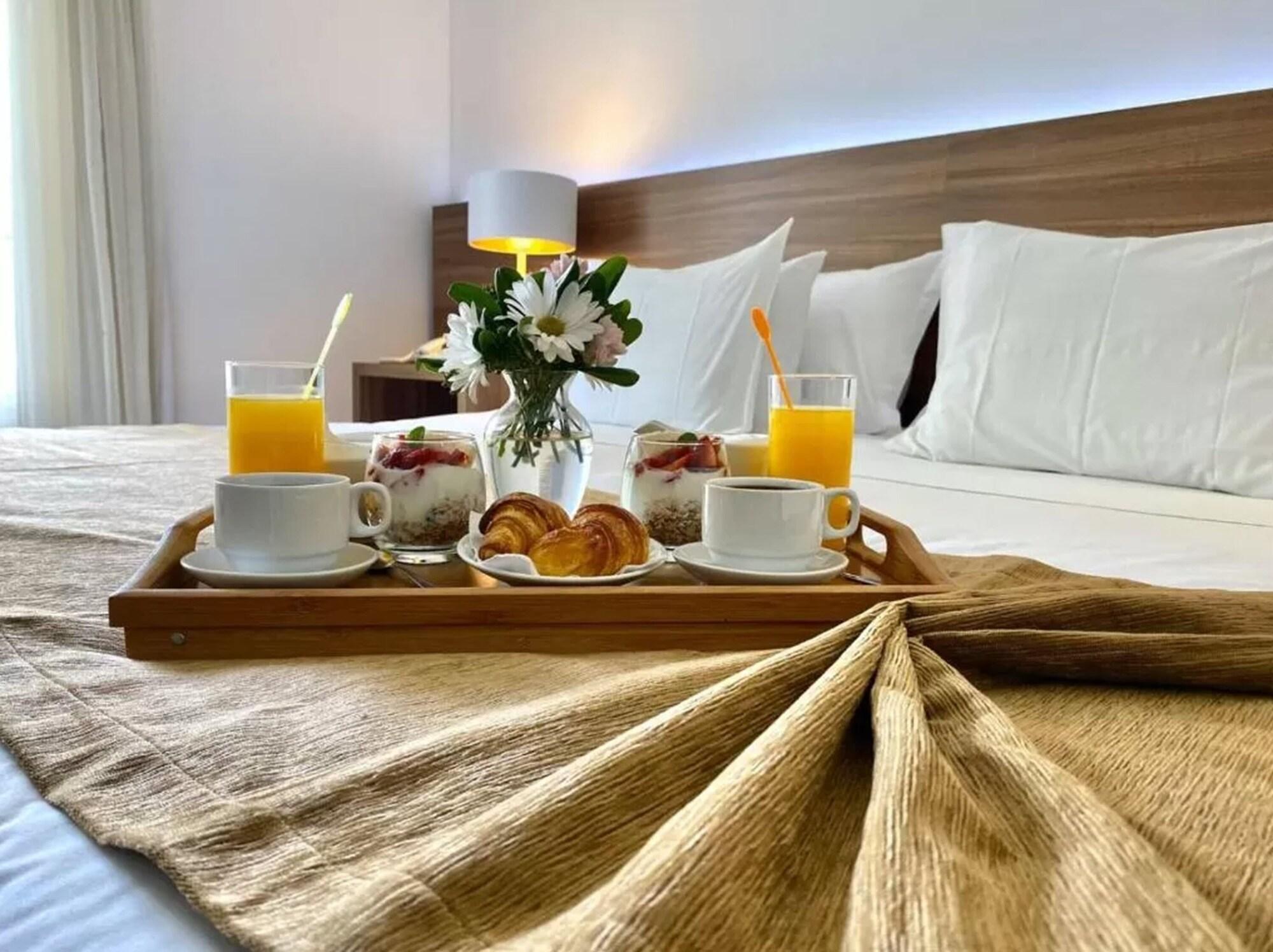 Parque Hotel Jean Clevers Punta del Este Buitenkant foto Room service