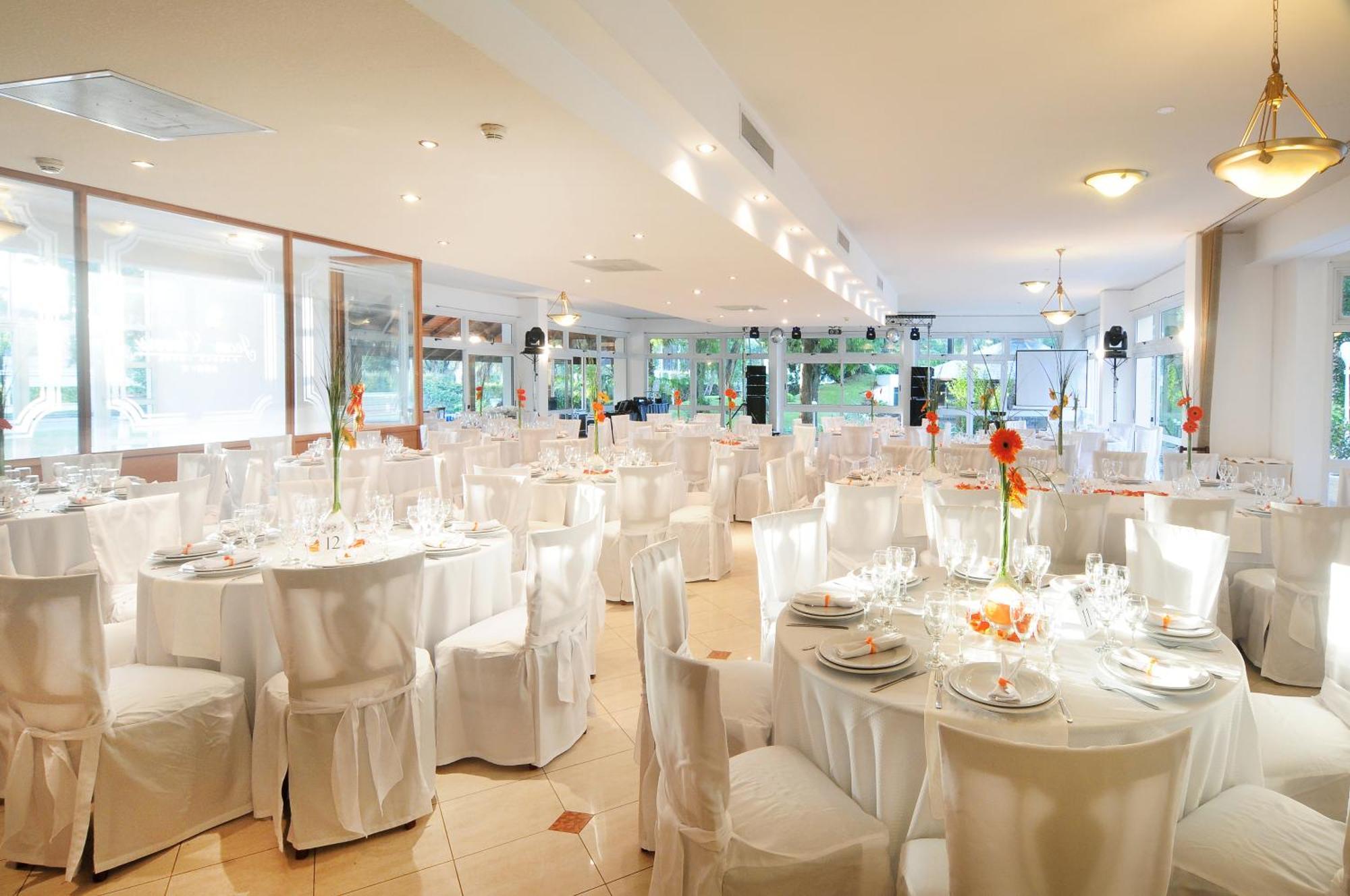 Parque Hotel Jean Clevers Punta del Este Buitenkant foto The interior of the restaurant