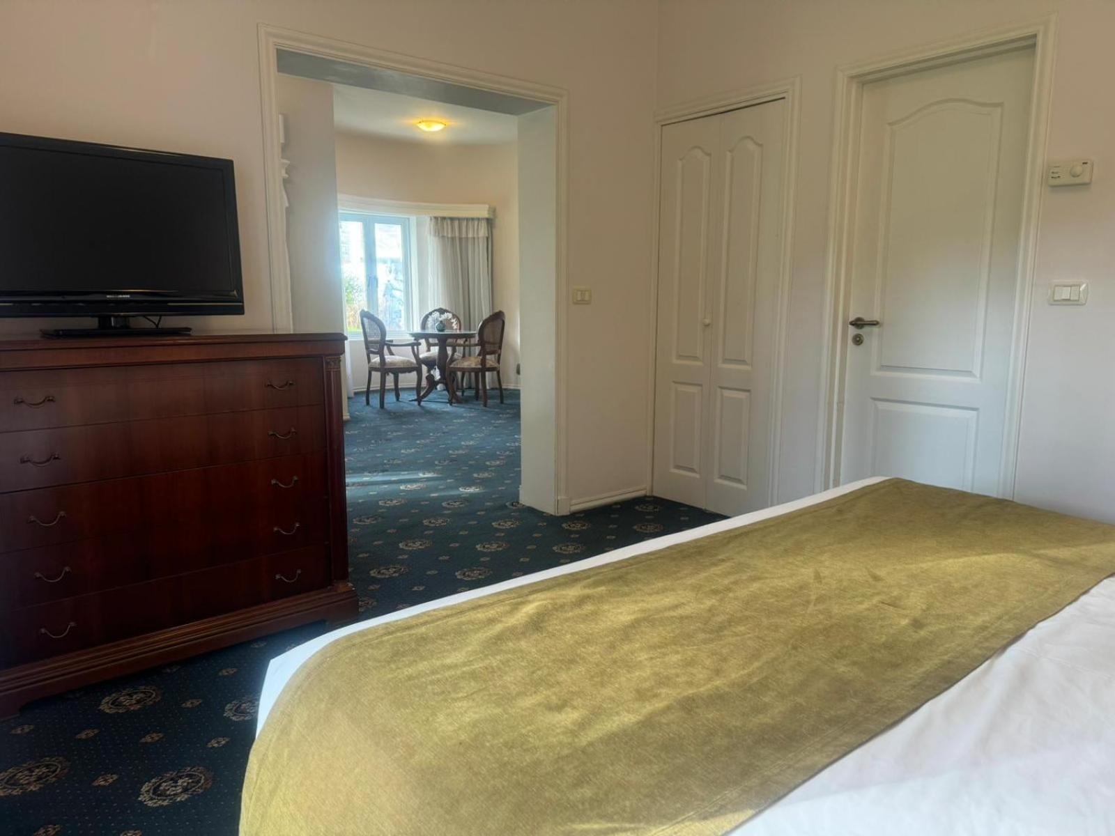 Parque Hotel Jean Clevers Punta del Este Buitenkant foto A suite at the hotel