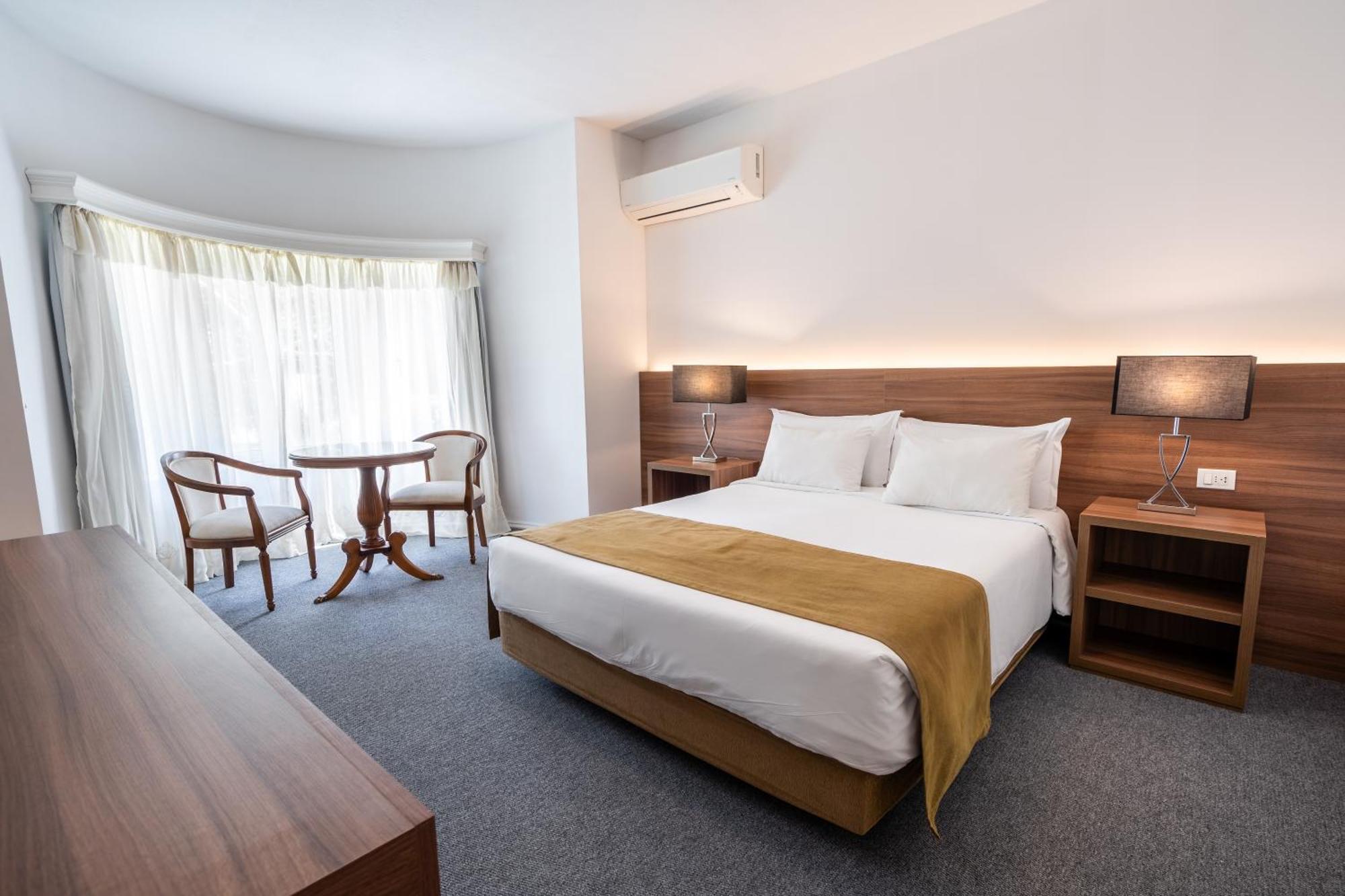 Parque Hotel Jean Clevers Punta del Este Buitenkant foto A room at the hotel