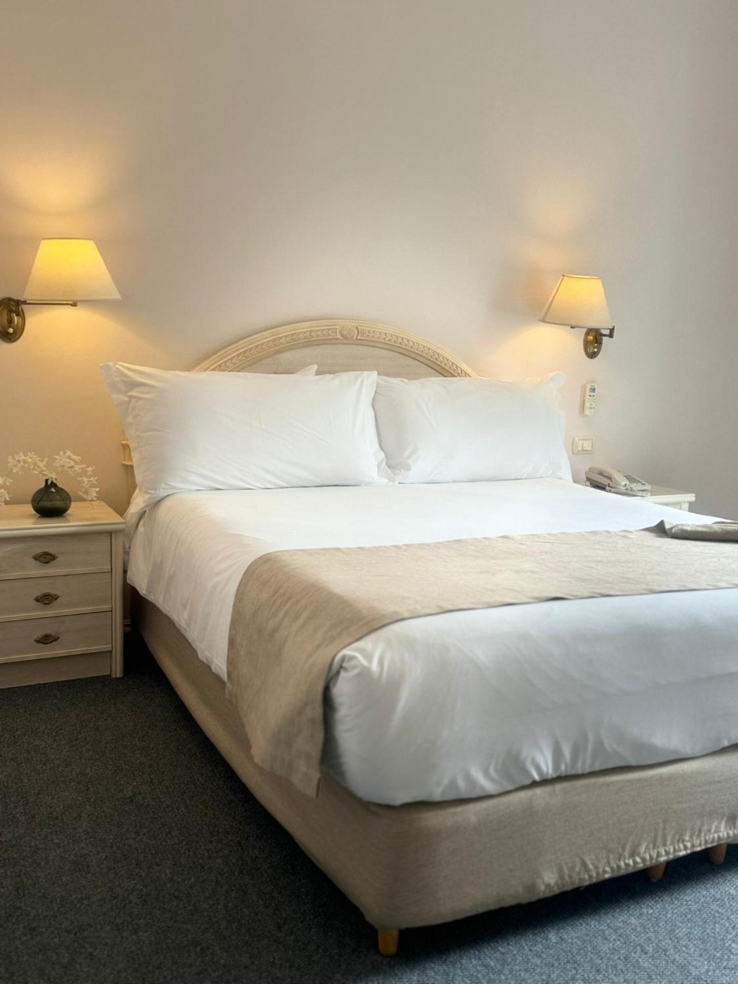 Parque Hotel Jean Clevers Punta del Este Buitenkant foto A bed