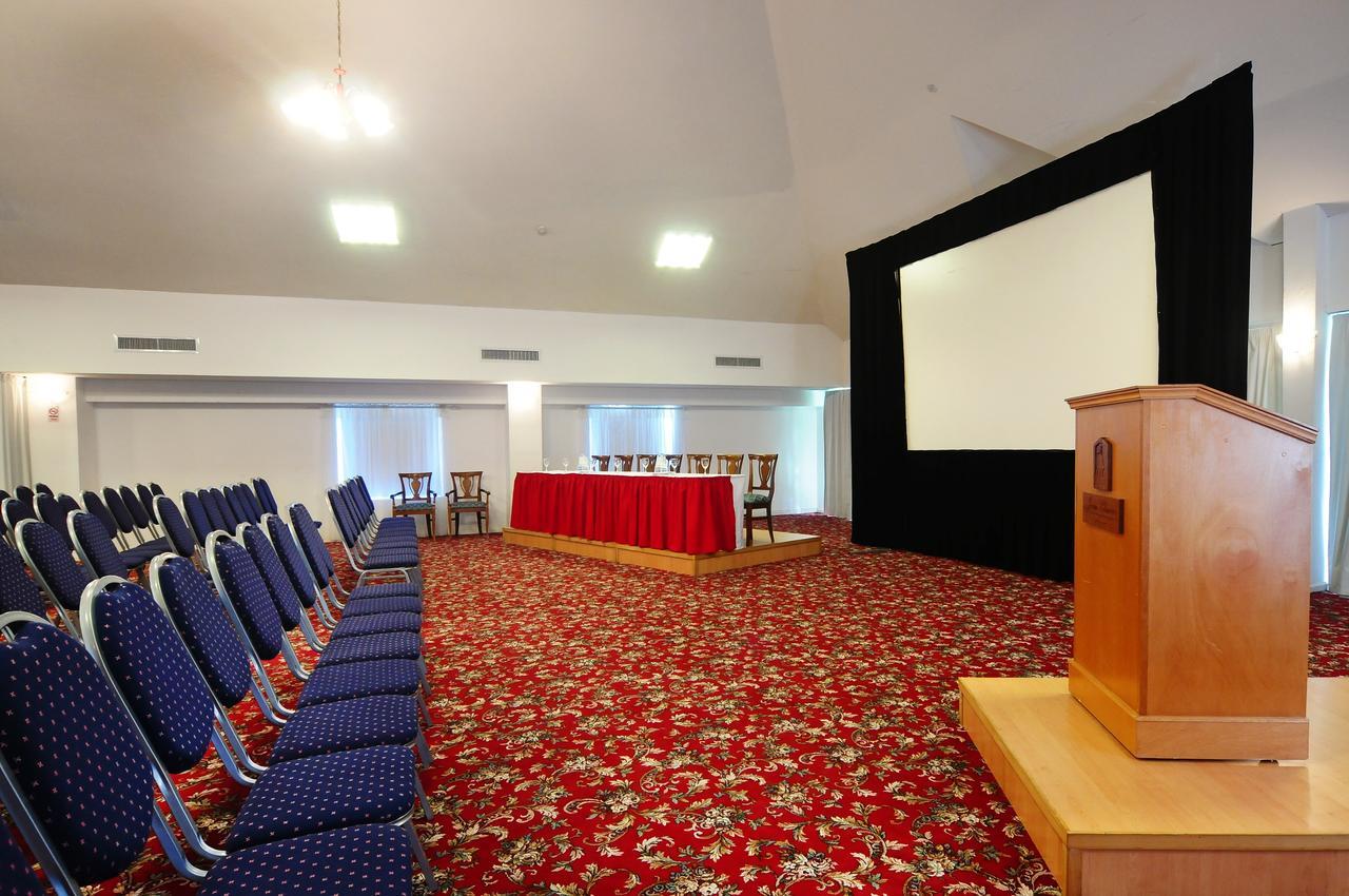 Parque Hotel Jean Clevers Punta del Este Buitenkant foto The main conference room