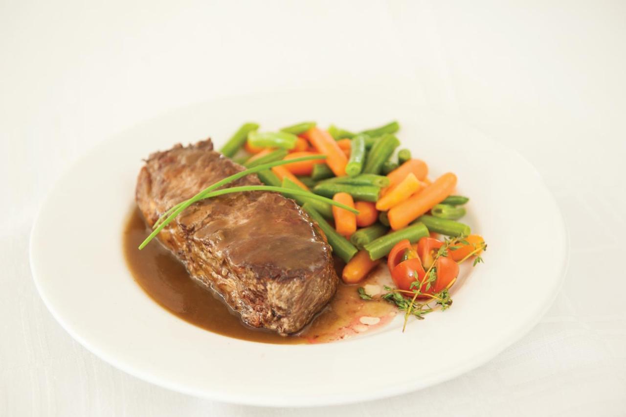 Parque Hotel Jean Clevers Punta del Este Buitenkant foto A plate of braised ox cheek