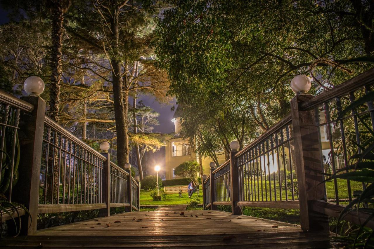 Parque Hotel Jean Clevers Punta del Este Buitenkant foto The entrance to the park