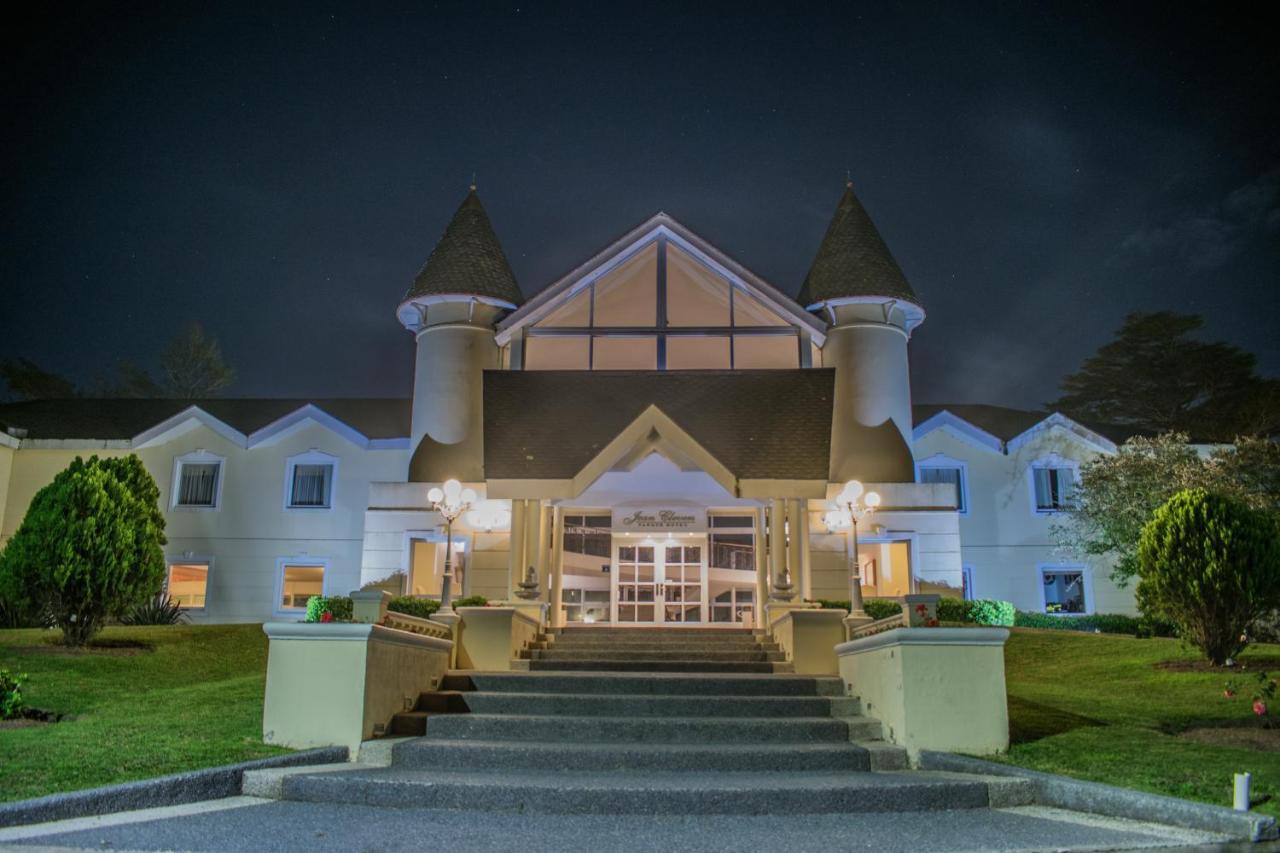 Parque Hotel Jean Clevers Punta del Este Buitenkant foto The clubhouse at the Royal County Down Golf Club